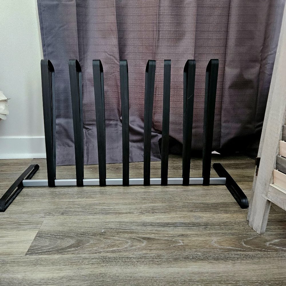 Boot rack for 3 pairs. Lightweight Metal with plastic.
